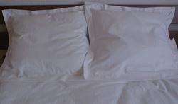 Dobbelt check satin. sengesæt str. 200x220/2x60c63 cm.hvid